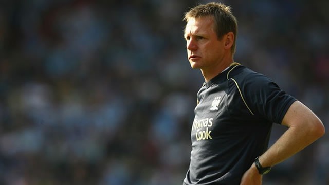 Pearce, Manchester City'de Kevin Keegan altında antrenörlük yaptı, ardından geçici menajer oldu. Ancak penaltı kaybı sonrası görevine son verildi.