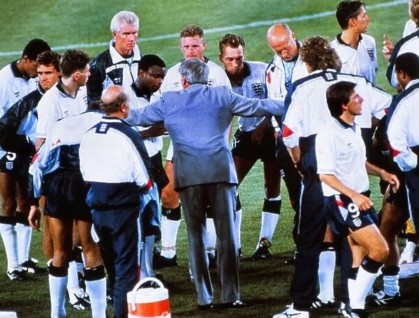 Sir Bobby Robson, futbol bilgisi ve onurlu duruşuyla Pearce’a ilham veren önemli bir figürdü.