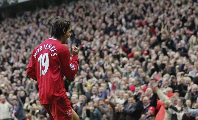 Morientes, 2007’de Valencia’ya transfer oldu, ilk sezonunda 12 gol attı ancak kariyerinin son döneminde yedek kaldı.