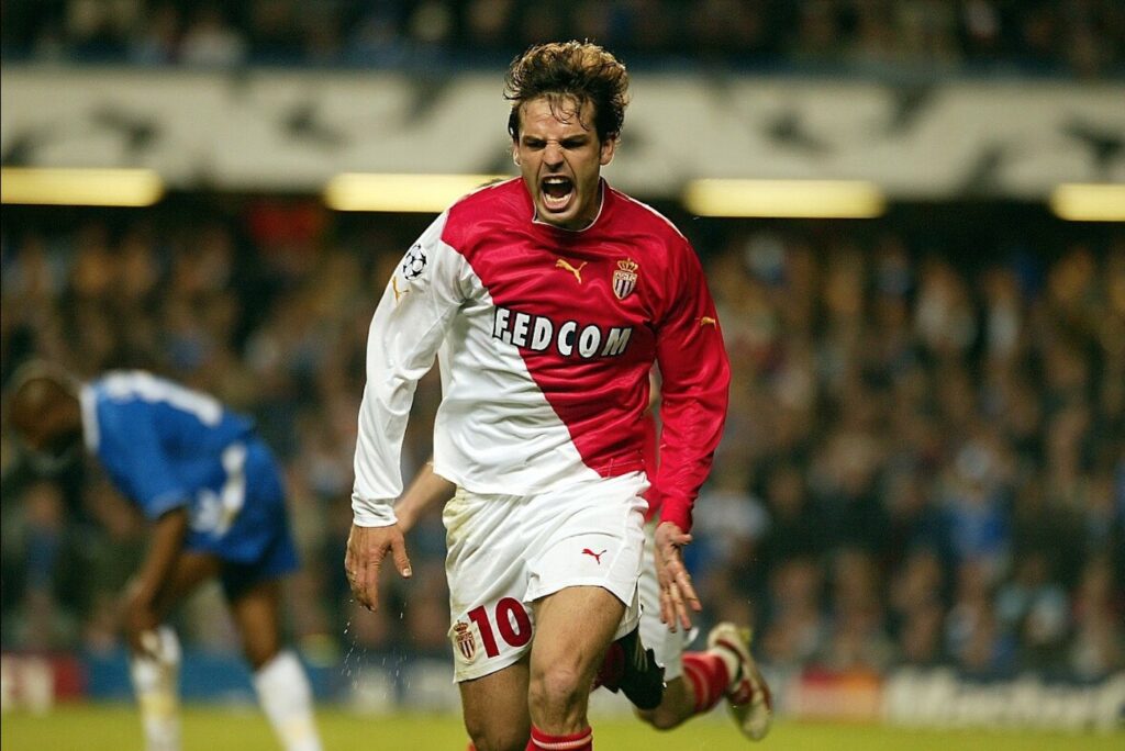 2003'te Monaco'ya kiralanan Morientes, Şampiyonlar Ligi'nde önemli bir rol üstlendi. Real Madrid'e karşı attığı gollerle takımı çeyrek finale taşıdı.